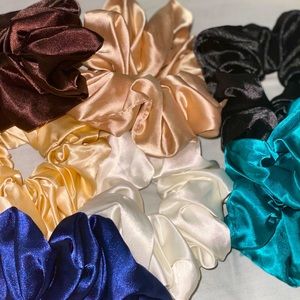 Medium size scrunchie